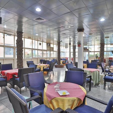 Oyo 366 Waves Hotel Acman Dış mekan fotoğraf