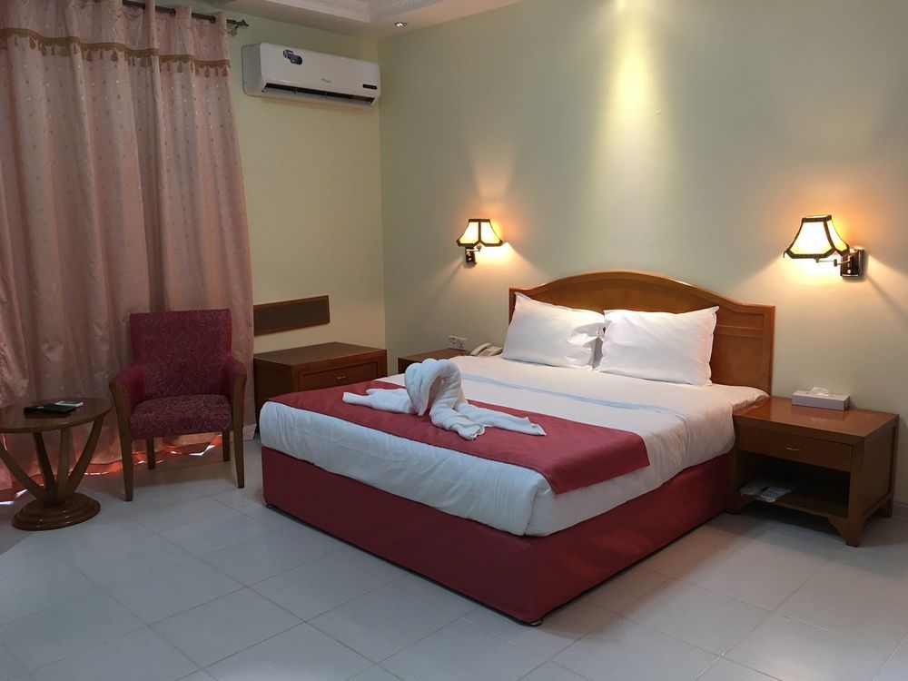 Oyo 366 Waves Hotel Acman Dış mekan fotoğraf