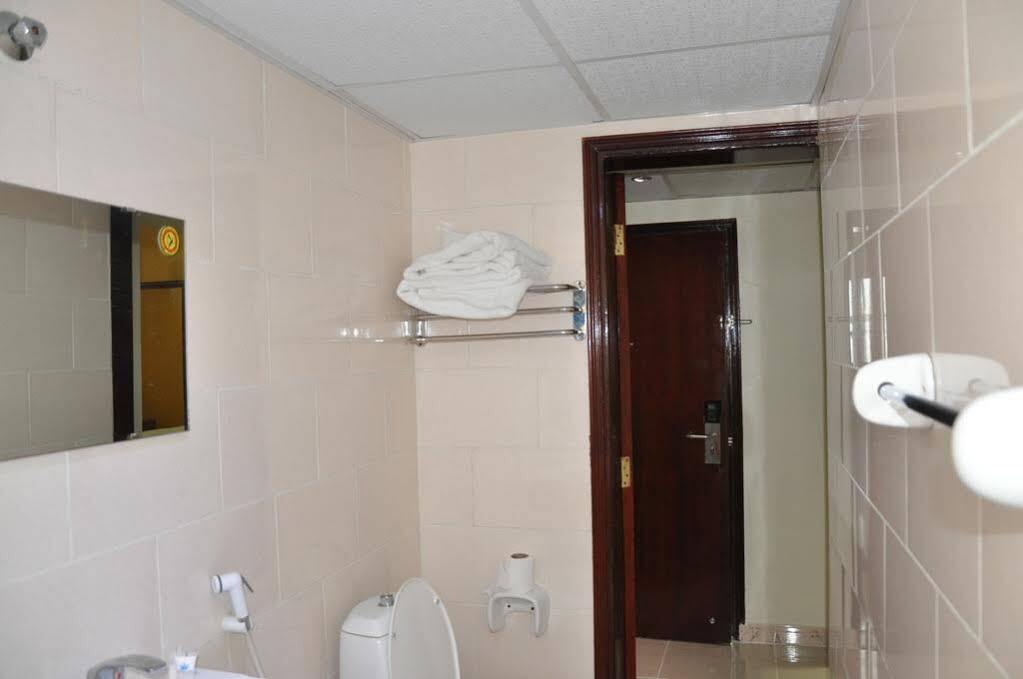 Oyo 366 Waves Hotel Acman Dış mekan fotoğraf