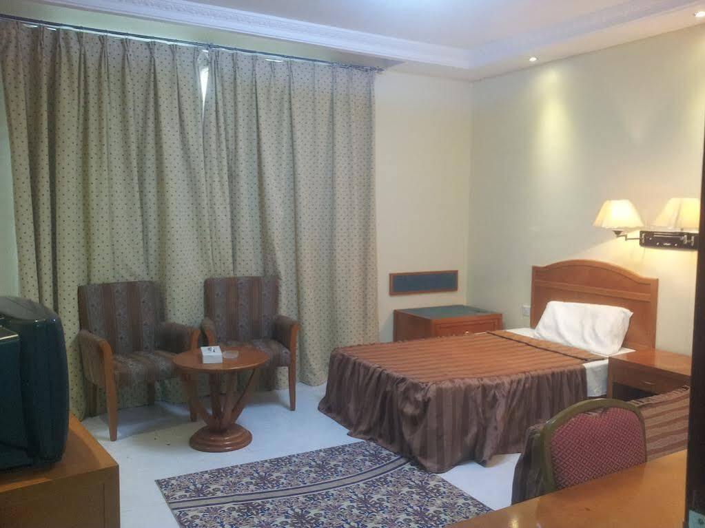 Oyo 366 Waves Hotel Acman Dış mekan fotoğraf
