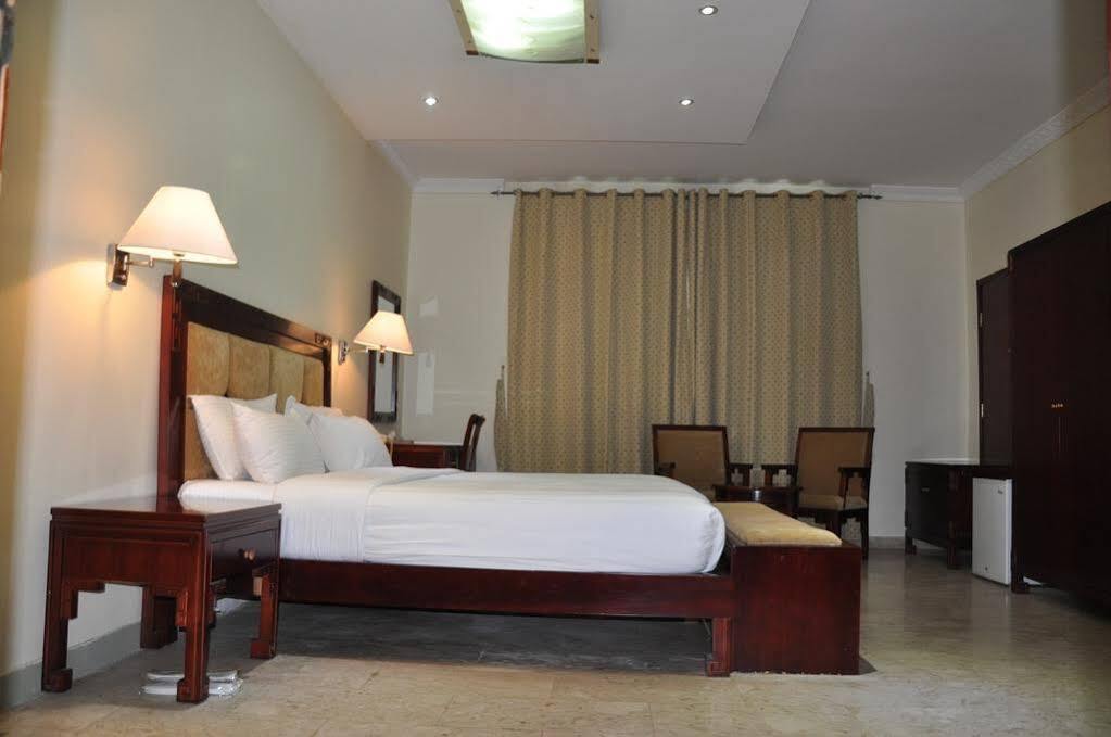 Oyo 366 Waves Hotel Acman Dış mekan fotoğraf