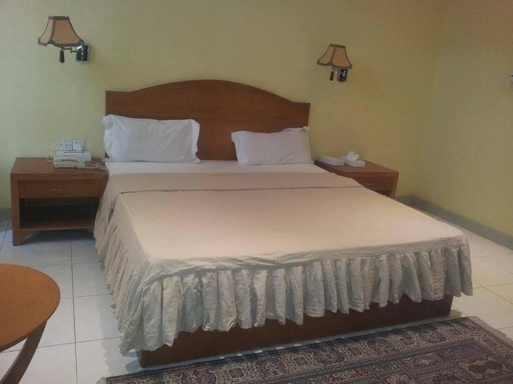 Oyo 366 Waves Hotel Acman Dış mekan fotoğraf