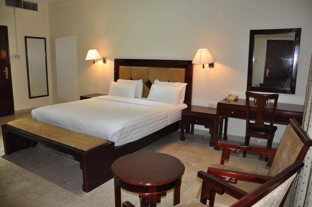 Oyo 366 Waves Hotel Acman Dış mekan fotoğraf