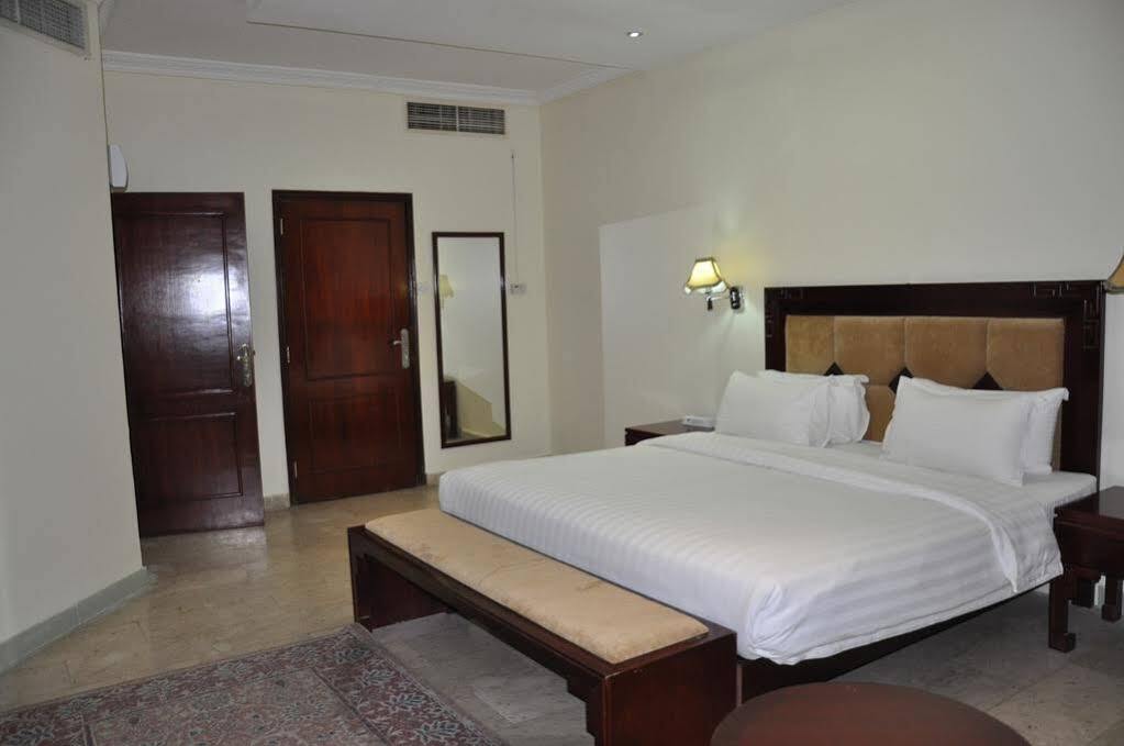 Oyo 366 Waves Hotel Acman Dış mekan fotoğraf